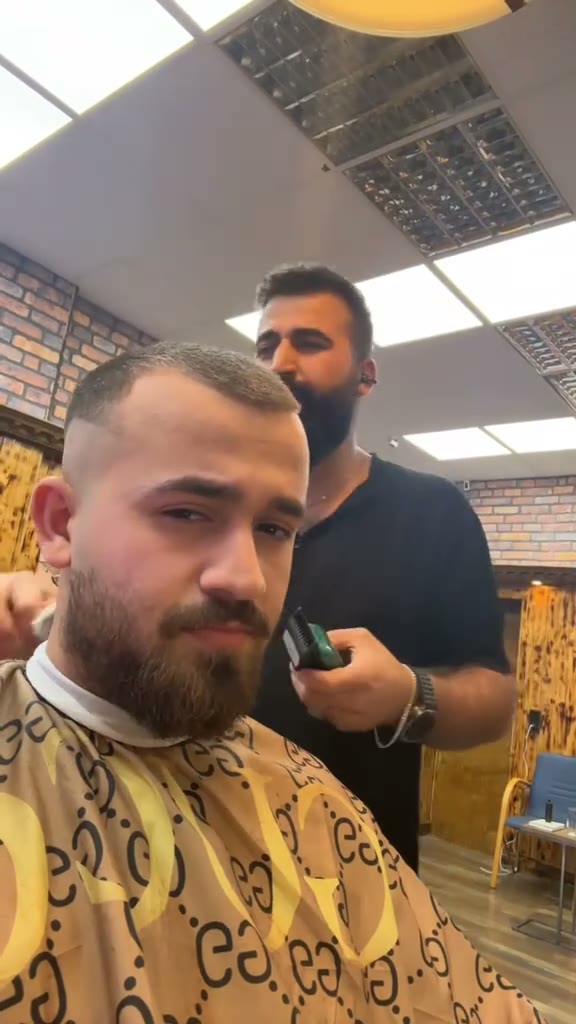 Raman, Barber bei Barbershop Royal Hagen, an der Arbeit